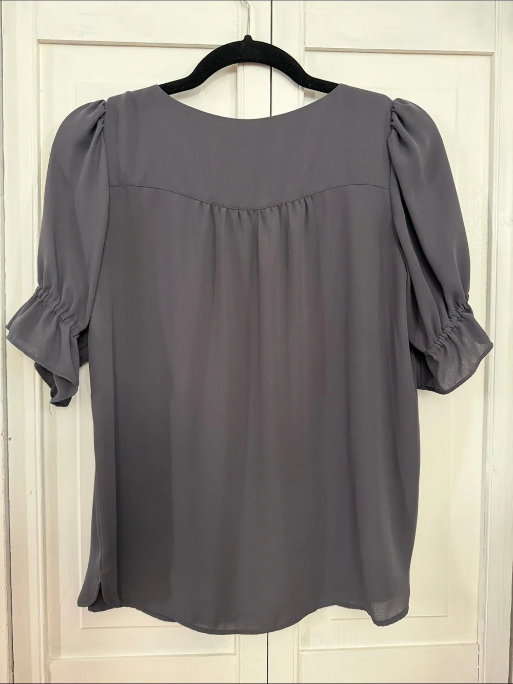LOFT Gray V-Neck Puff Sleeve Blouse